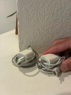 Apple A1385 Genuine White Lightning USB Wall Charger with Cable - 2 Pack